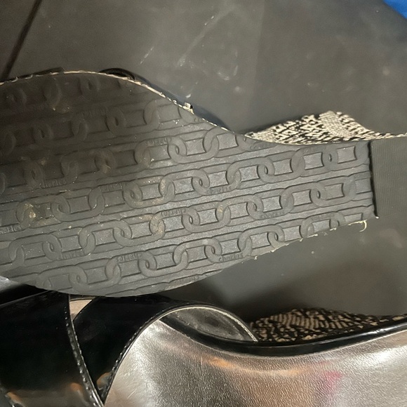 Sandals - Picture 2 of 8